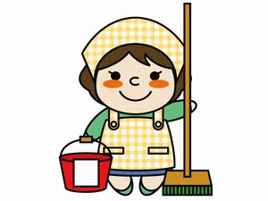 床をモップがけする女性